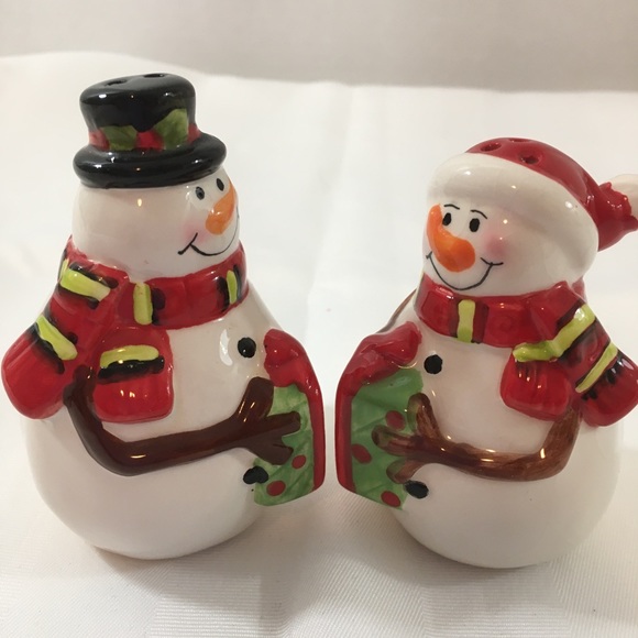 Snow man salt and pepper shakers. Mr and Mrs vintage. No chips or cracks 4” - Picture 2 of 7